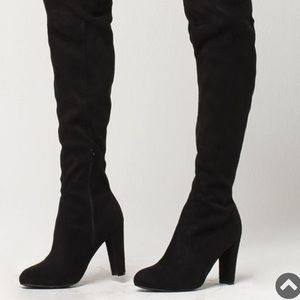 Knee high high heeled boots